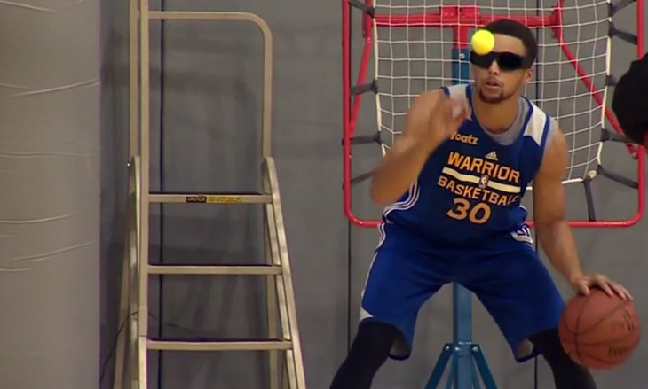 new1stephen-curry-does-a-dribbling-drill-with-blinding-glasses-and-a-tennis-ball-and-it-looks-grueling.jpg